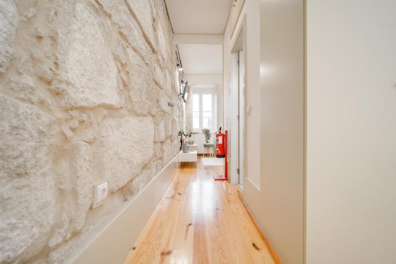 Nomad's Bonjardim City Flats - image 40