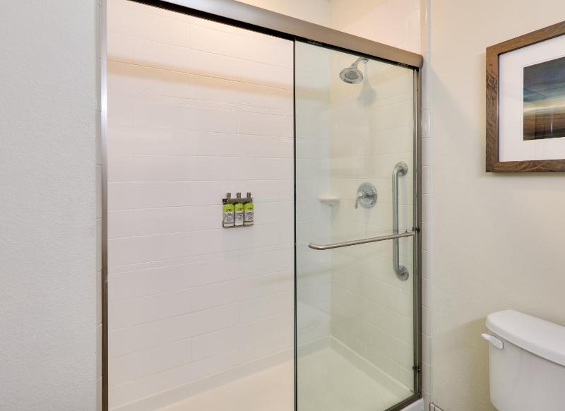 King Room - Hearing Accessible image 3