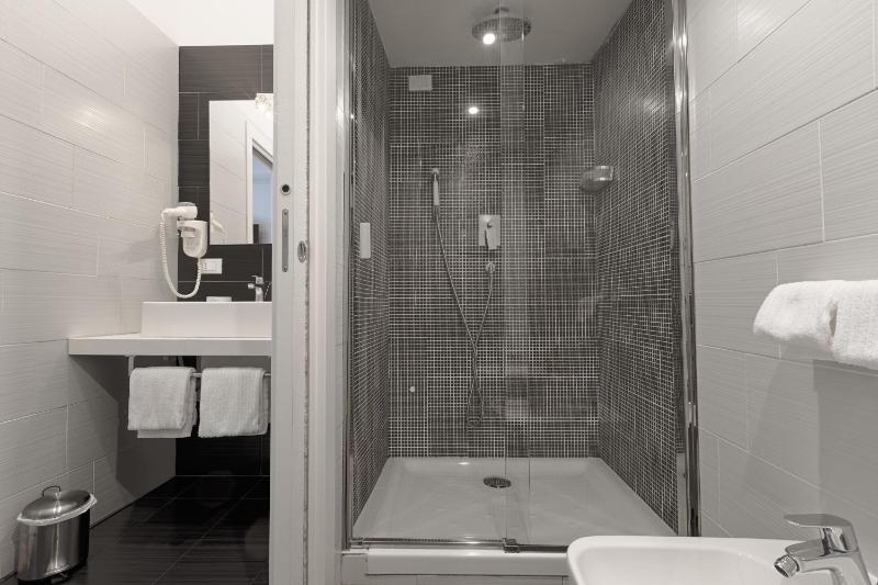 Superior Double Room image 3