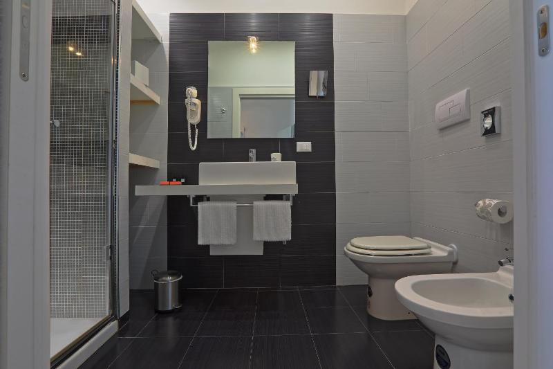 Large Double Room image 2