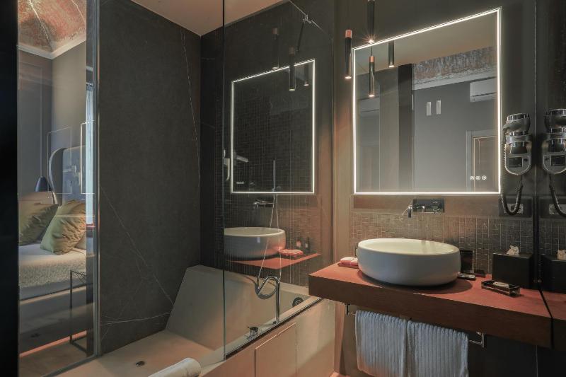 Junior Suite image 2