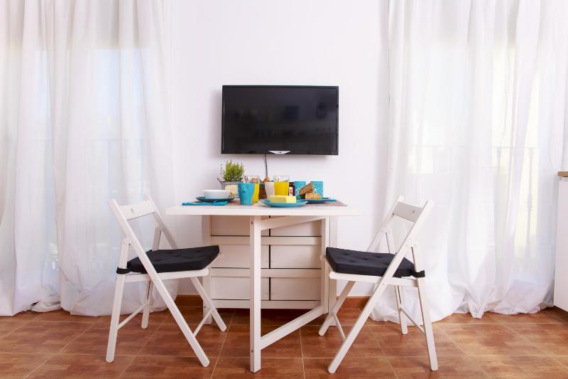 Sea & Wave Ventura Studio Apartment - image 16
