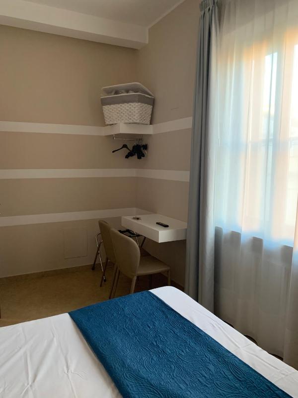 Double or Twin Room image 4