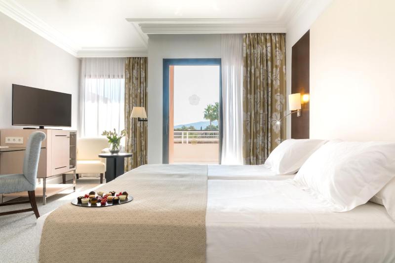 Classic Double or Twin Room with Hill View image 1