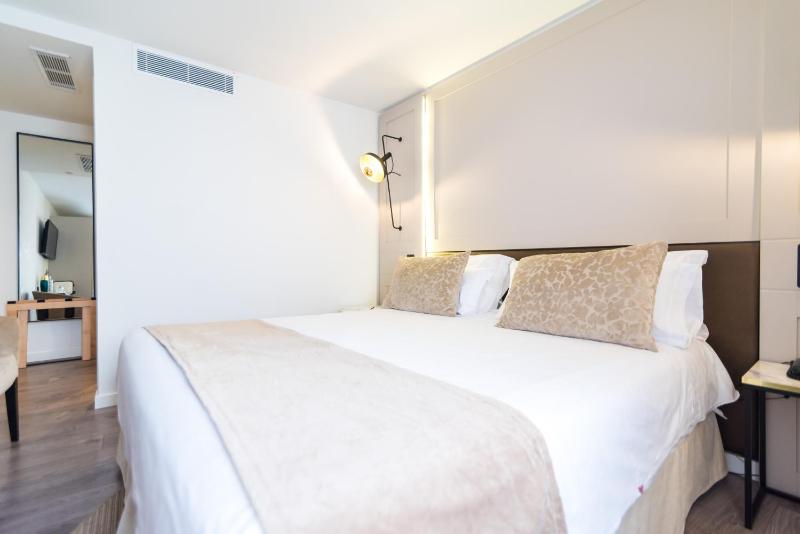 Double Room image 4