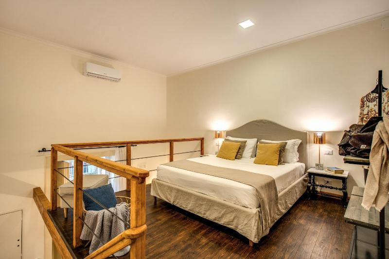 Classic Triple Room image 2