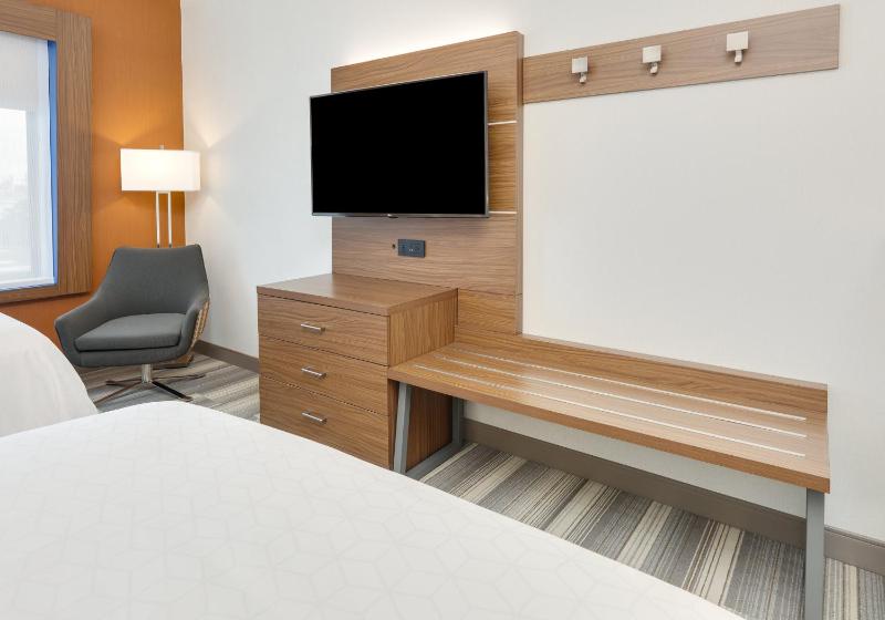 Standard Room with Two Queen Beds image 4