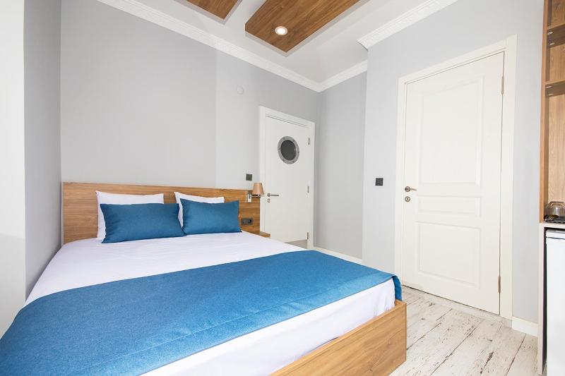 Standard Double Room image 4