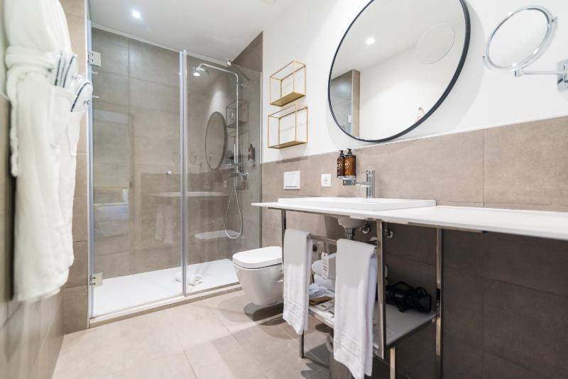 Double Room with Terrace image 4