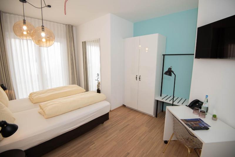 Double Room with Private Bathroom image 2