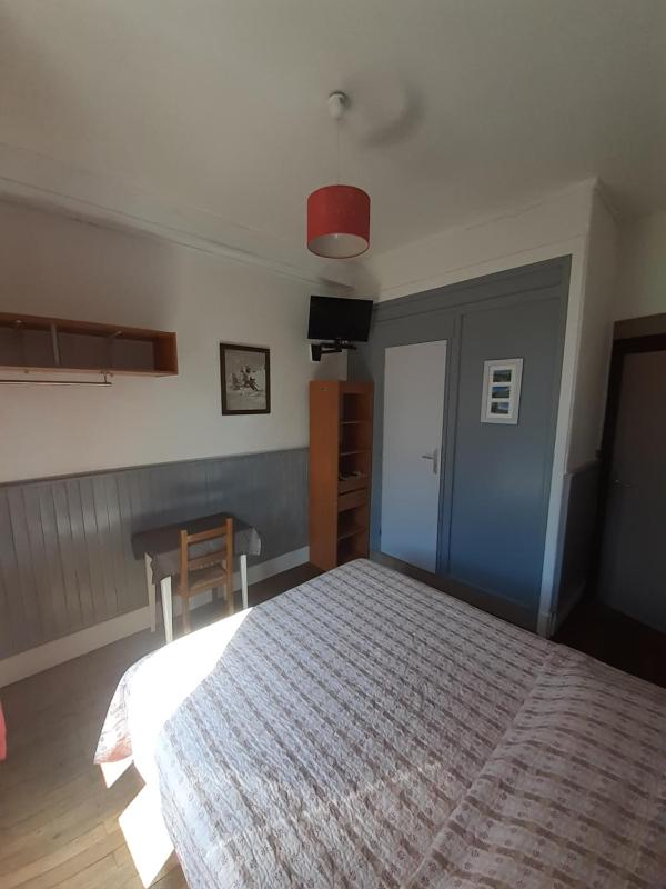 Double or Twin Room with Private Bathroom image 3