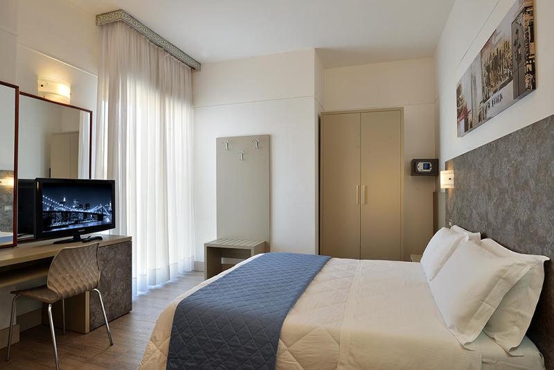 Quadruple Room image 3