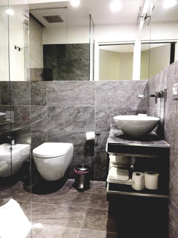 Double or Twin Room with Spa Bath image 3