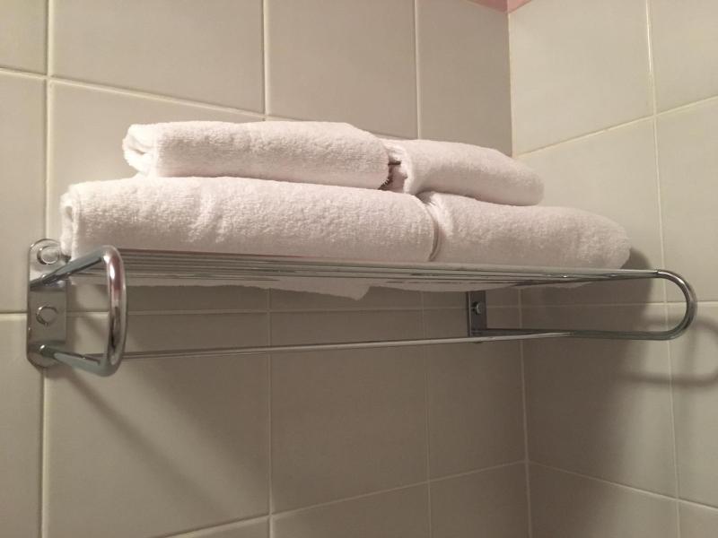 Superior Triple Room image 4