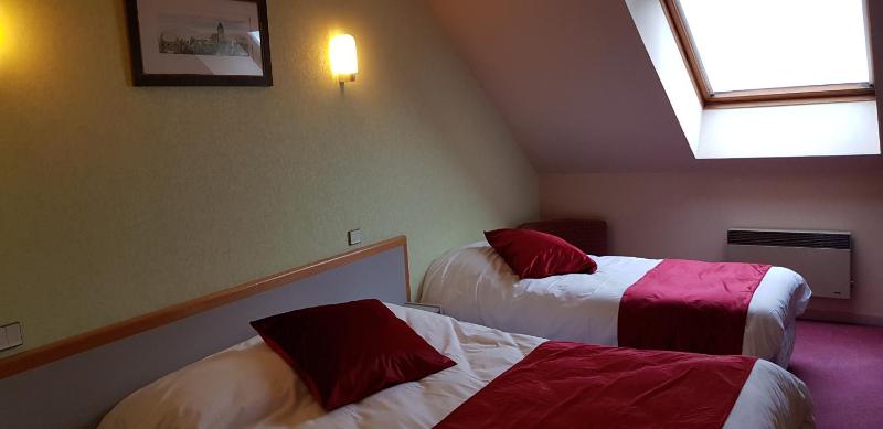 Superior Triple Room image 3