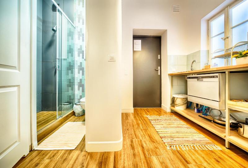 Standard Suite image 4