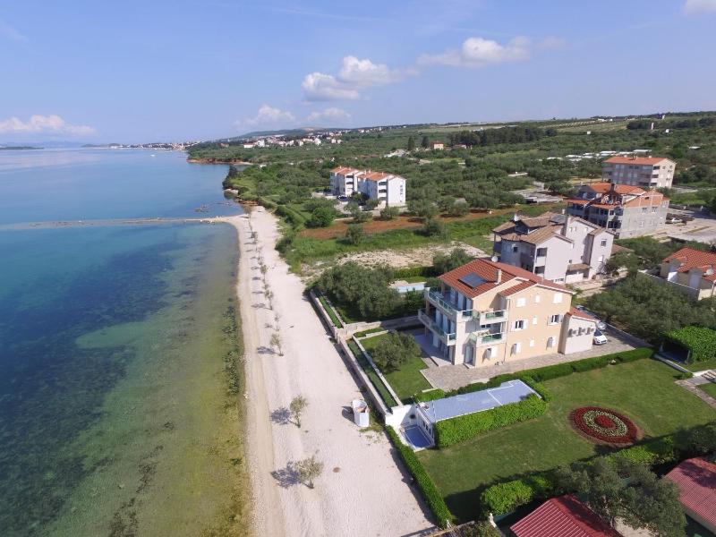 Apartments Citrine on the beach - image 10