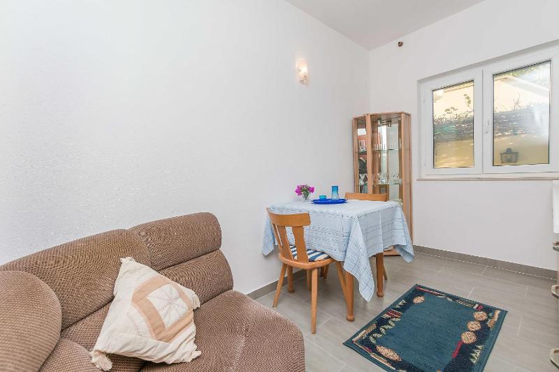 One-Bedroom Apartment image 4