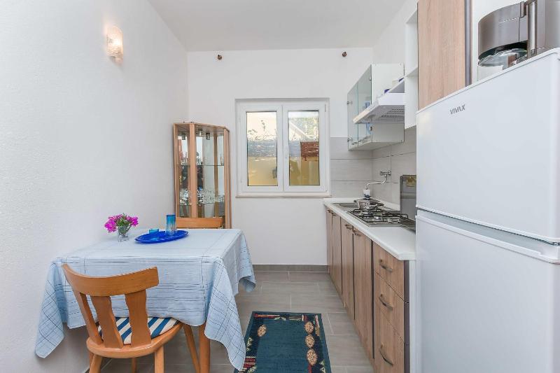 One-Bedroom Apartment image 2