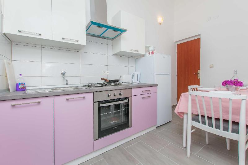 One-Bedroom apartment Standard image 3