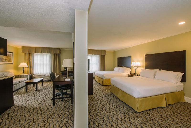 One-Bedroom Suite with Two Queen Beds image 4