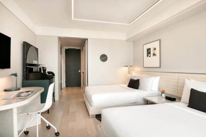 Standard Double Room with Two Double Beds image 3