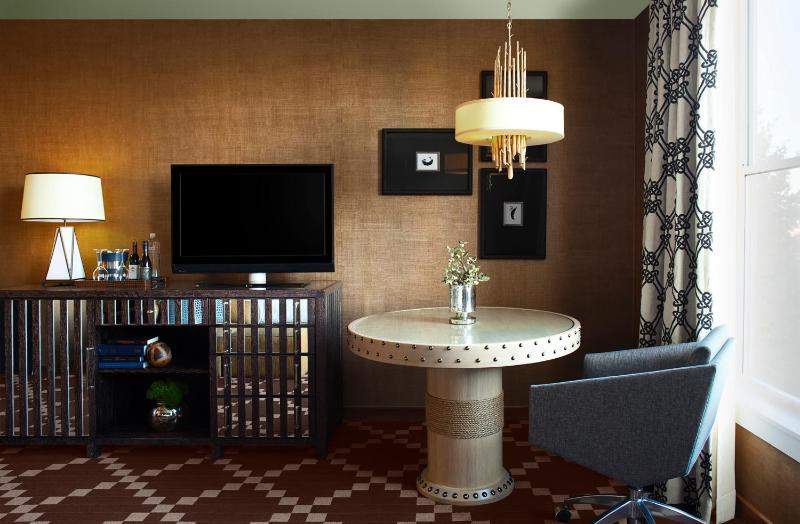 King Studio Suite image 4