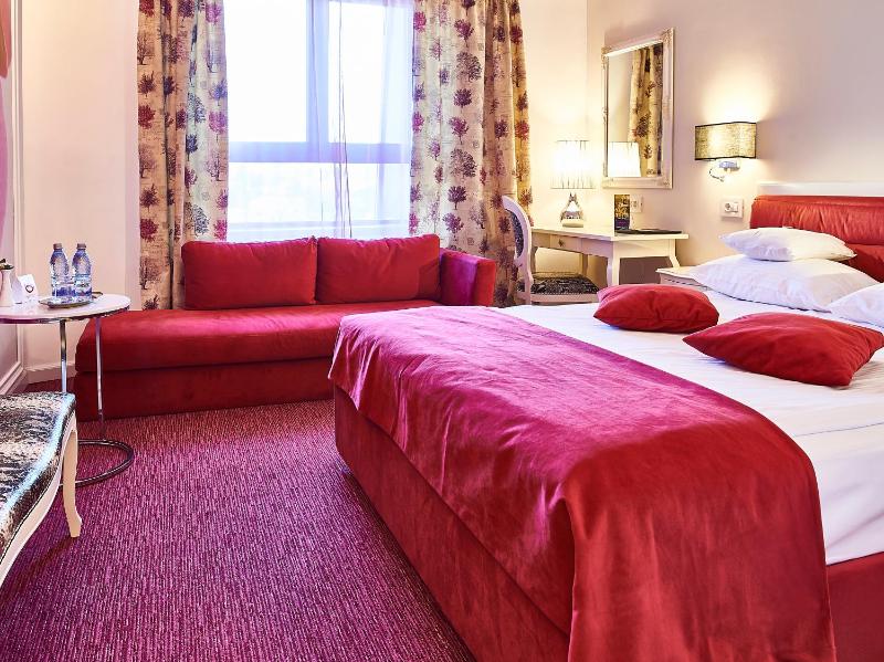 Deluxe Double Room with Sofa image 1