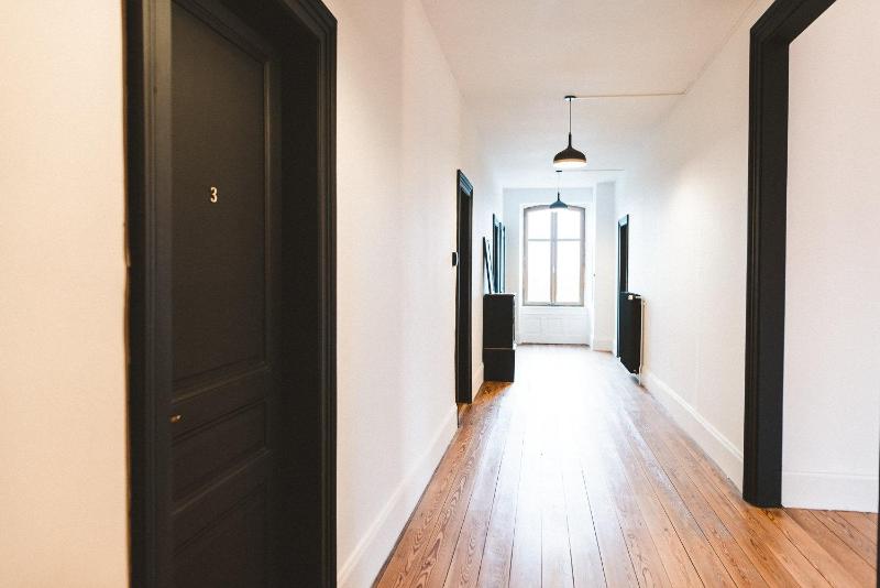 One-Bedroom Apartment image 3