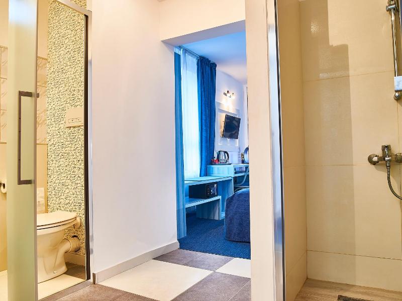 Standard Family PLUS Room image 3
