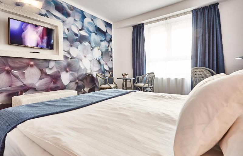 Standard Double Room image 3