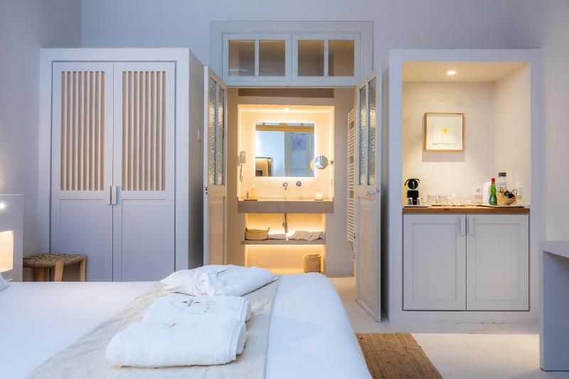 Double Room image 3