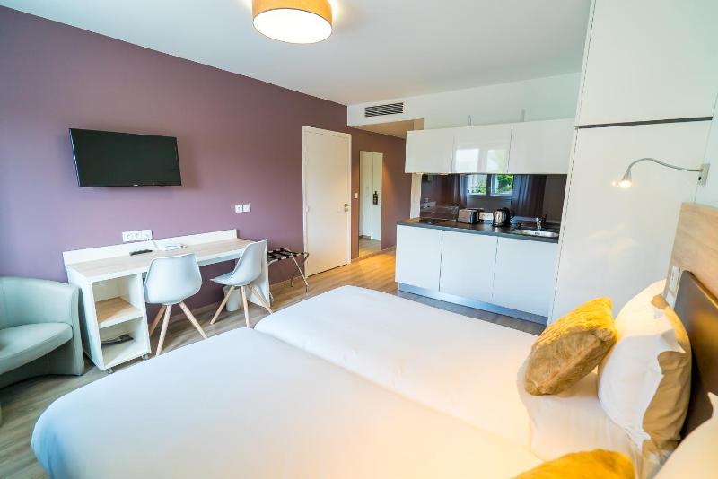 Comfort Studio with 2 Single Beds (1-2 People) image 1