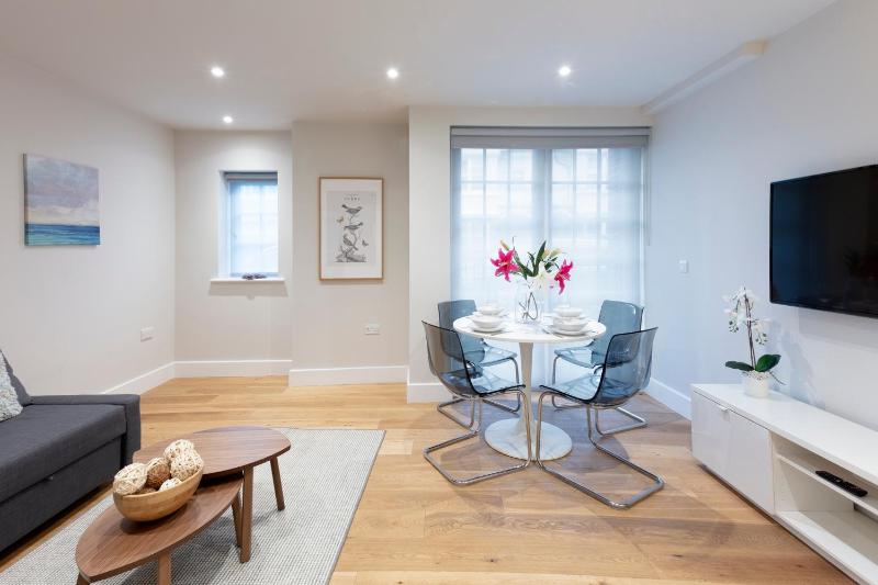 One-Bedroom Apartment image 3