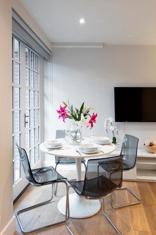 One-Bedroom Apartment image 2