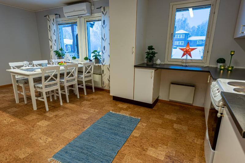 Three-Bedroom House image 4