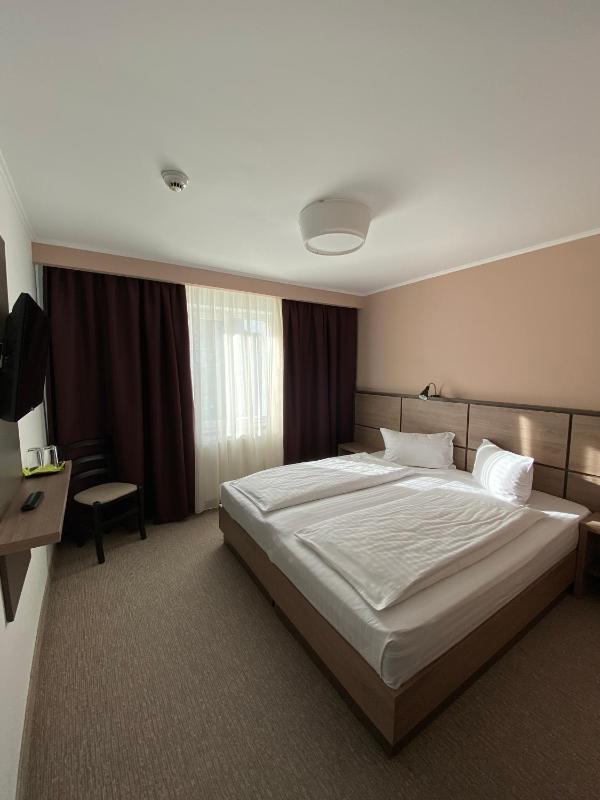 Double or Twin Room image 2