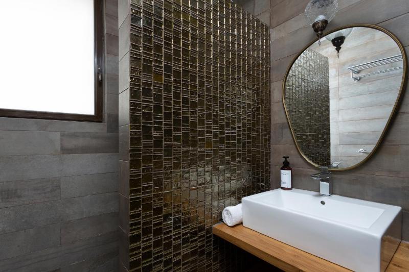 Modern 2BR with MAMAD by HolyGuest - image 6