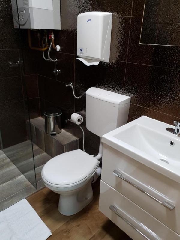 Twin Room with Bathroom image 2