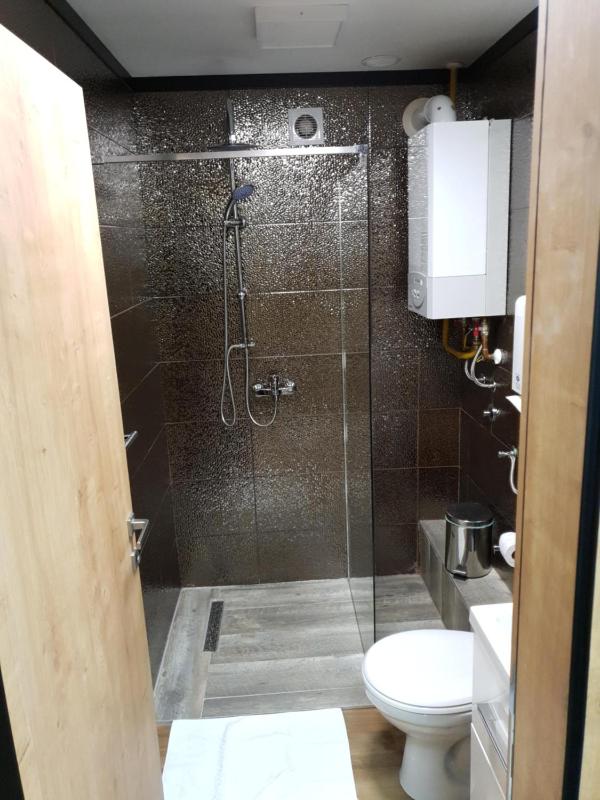 Twin Room with Bathroom image 3
