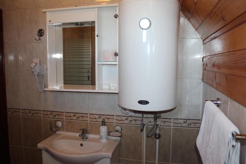 Apartment (6 Adults) image 3