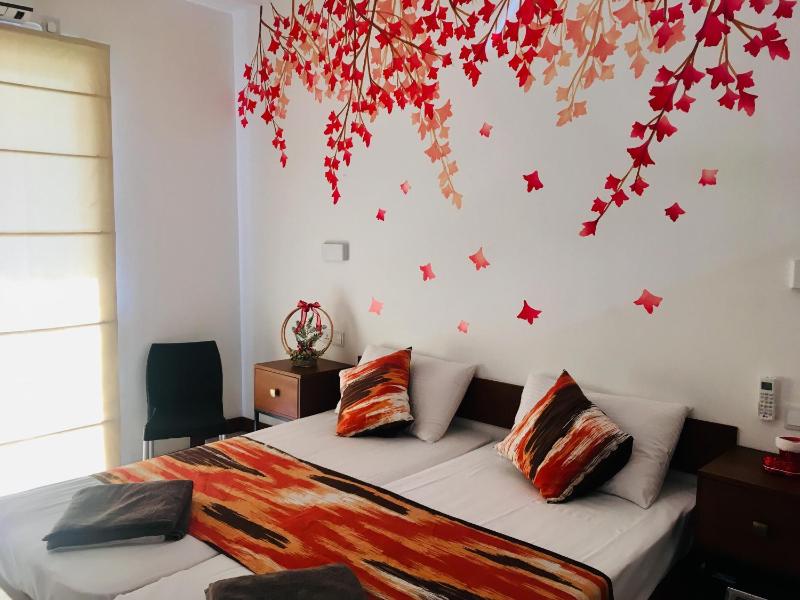 Standard Twin Room image 1