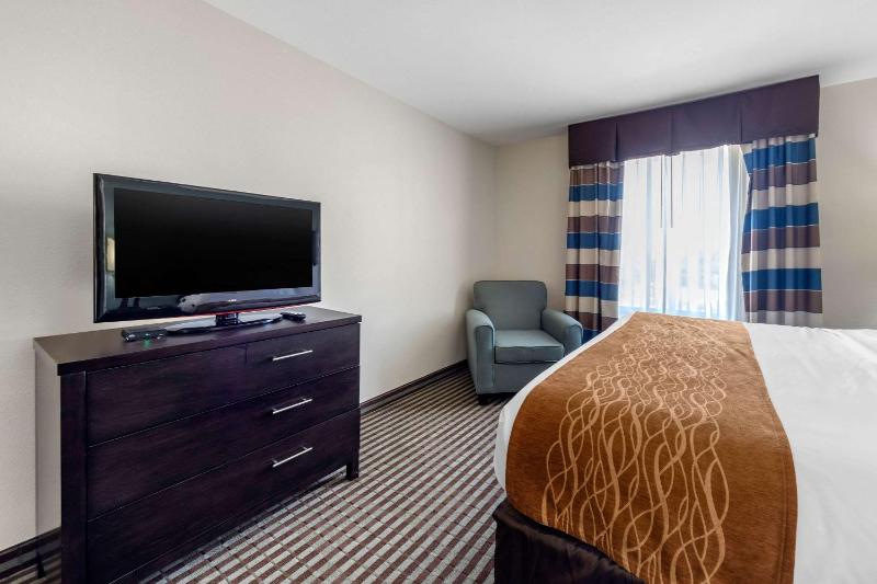 King Suite - Non-Smoking image 3