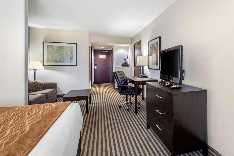 King Suite - Non-Smoking image 2