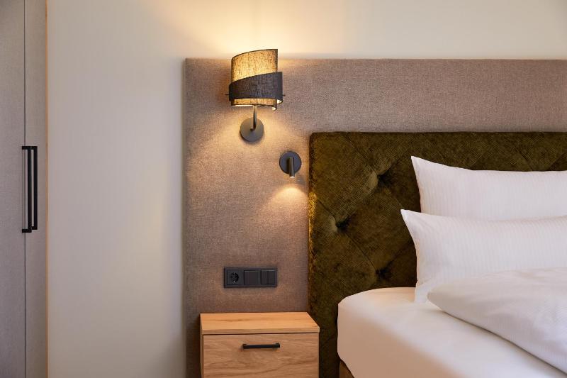 Deluxe Double Room with Balcony image 2