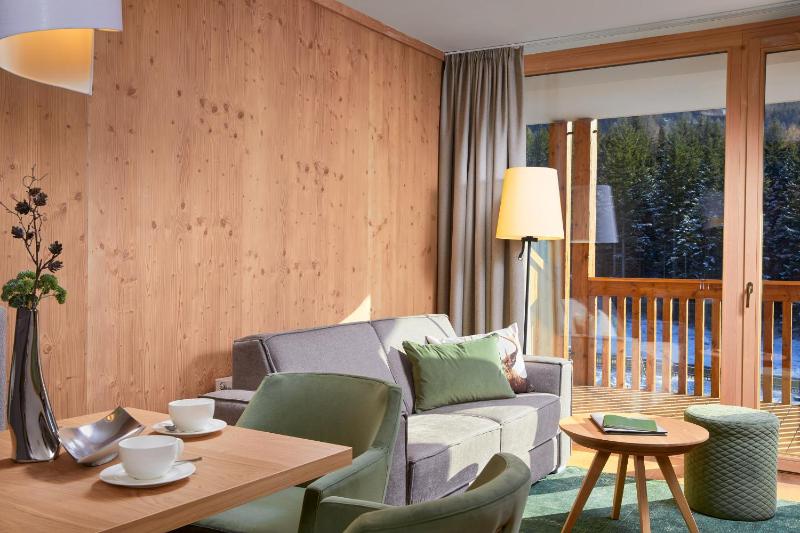 Suite with Balcony image 3