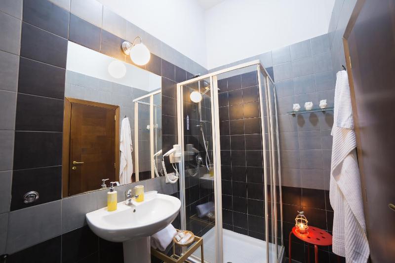 Junior Suite with Balcony image 3