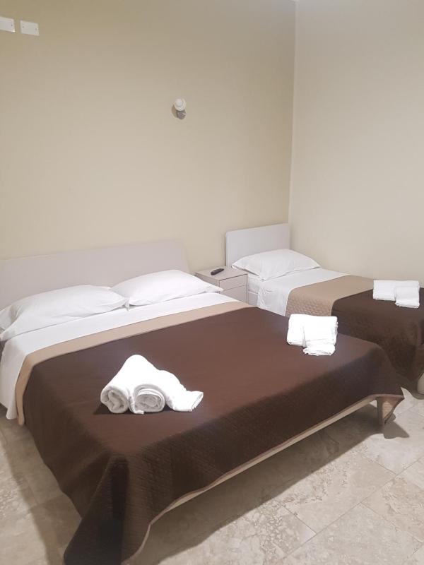 Triple Room with Private Bathroom image 3