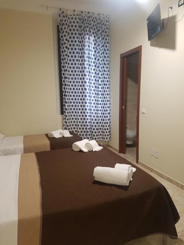 Triple Room with Private Bathroom image 4