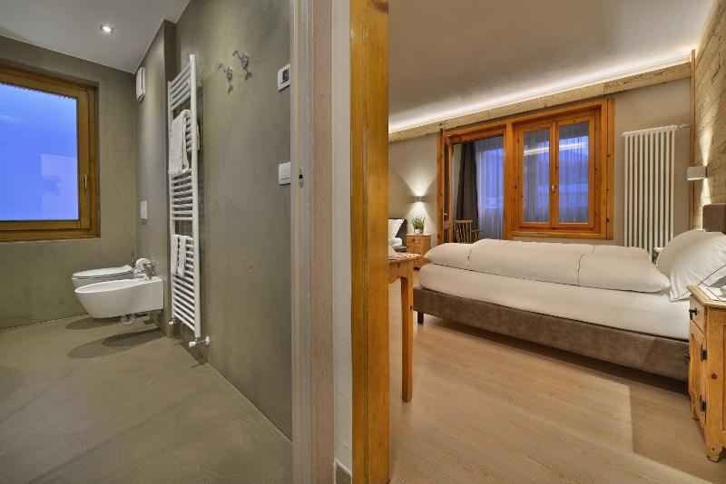Family Room with Veranda image 4